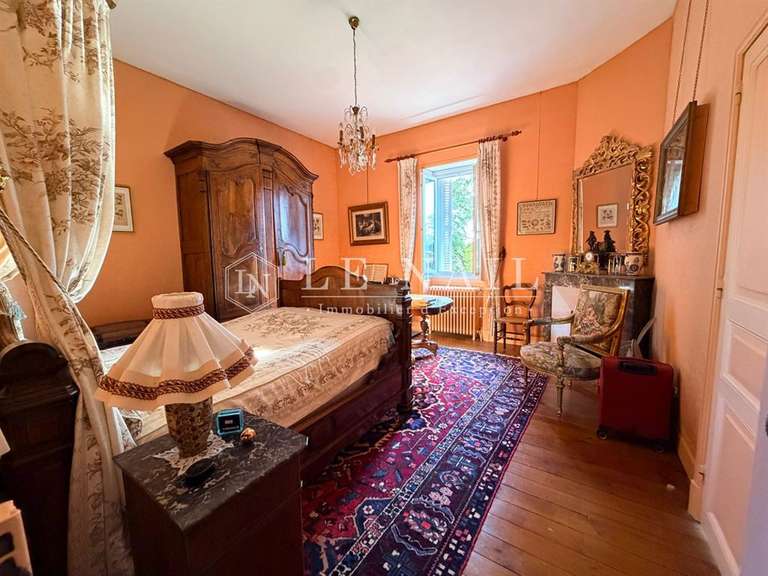 Castle Saint-Maixent-l'École - 6 bedrooms - 339m²
