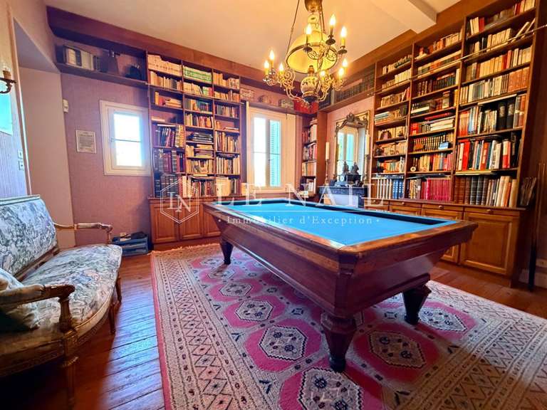 Castle Saint-Maixent-l'École - 6 bedrooms - 339m²