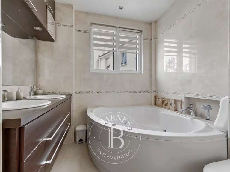 Appartement Saint-Mandé - 3 chambres - 125m²
