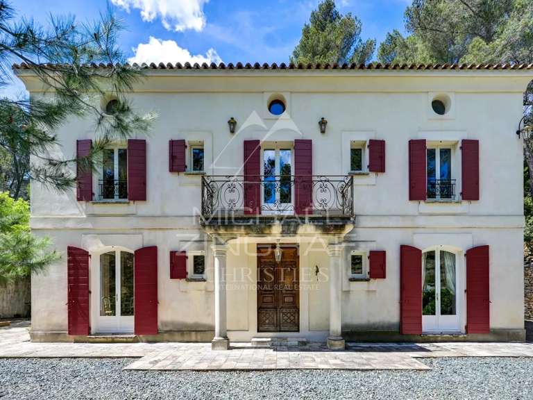 House Saint-Marc-Jaumegarde - 4 bedrooms - 290m²