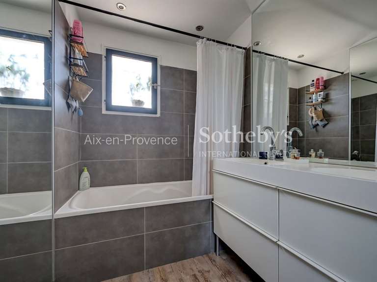 Maison Saint-Marc-Jaumegarde - 3 chambres - 117m²