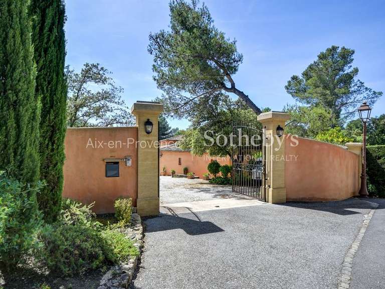 Maison Saint-Marc-Jaumegarde - 5 chambres - 334m²