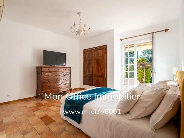 House Saint-Marc-Jaumegarde - 5 bedrooms - 225m²