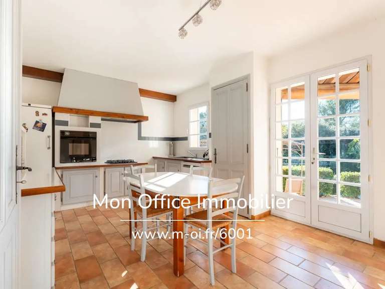 House Saint-Marc-Jaumegarde - 5 bedrooms - 225m²