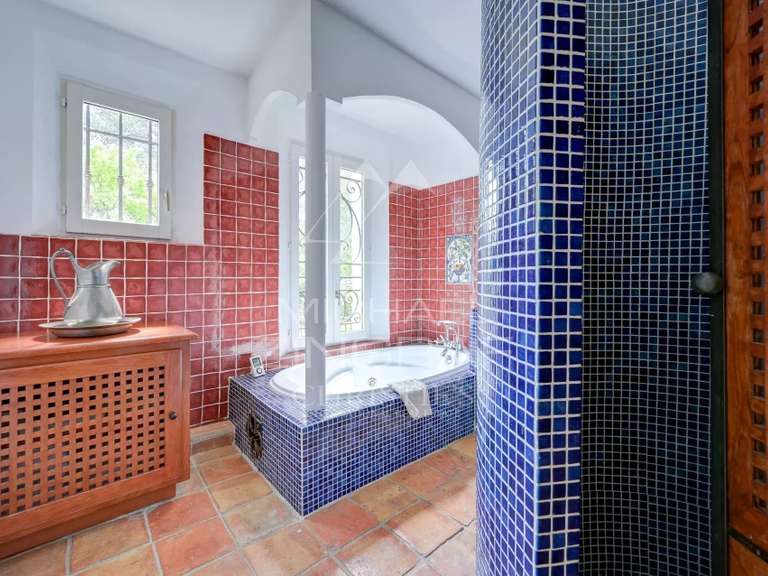 Maison Saint-Marc-Jaumegarde - 4 chambres - 290m²