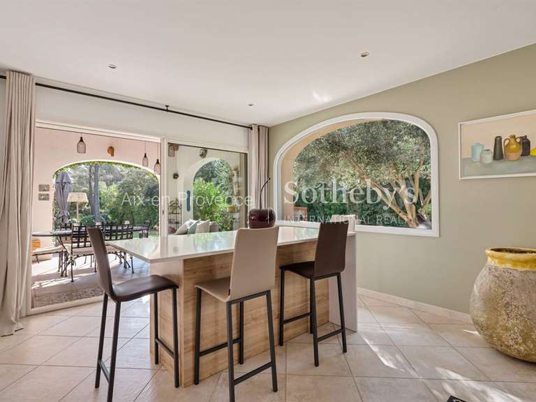 Maison Saint-Marc-Jaumegarde - 4 chambres - 220m²