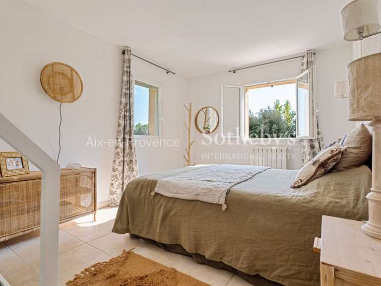 Maison Saint-Marc-Jaumegarde - 4 chambres - 220m²