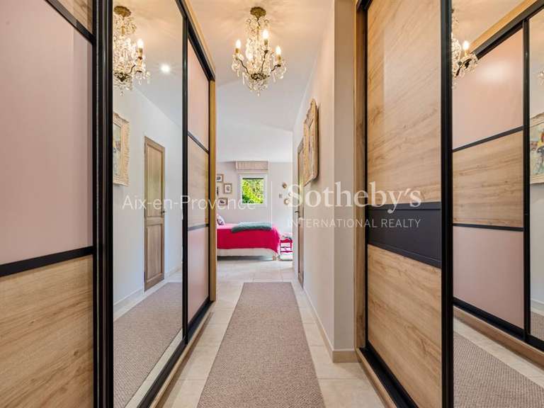 Maison Saint-Marc-Jaumegarde - 4 chambres - 220m²