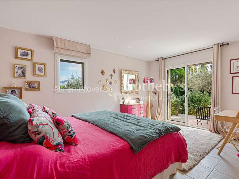 Maison Saint-Marc-Jaumegarde - 4 chambres - 220m²