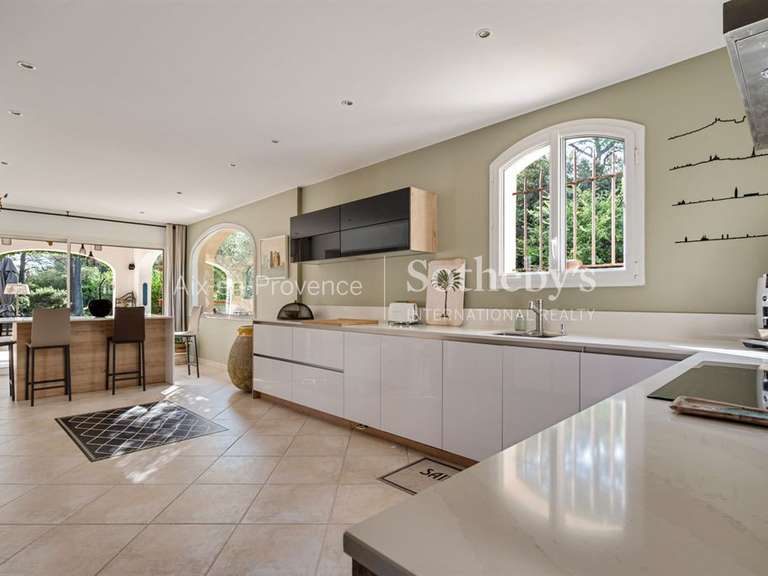 Maison Saint-Marc-Jaumegarde - 4 chambres - 220m²