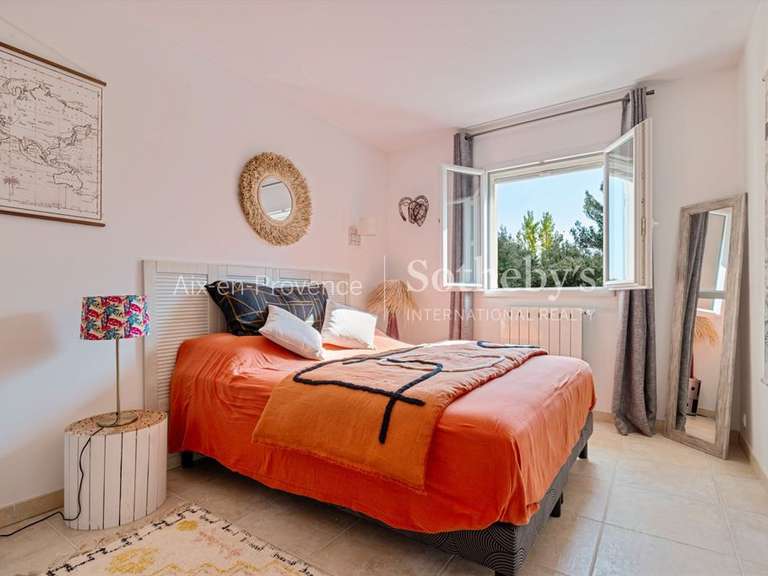 Maison Saint-Marc-Jaumegarde - 4 chambres - 220m²