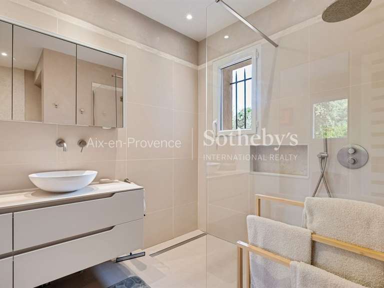 Maison Saint-Marc-Jaumegarde - 4 chambres - 220m²