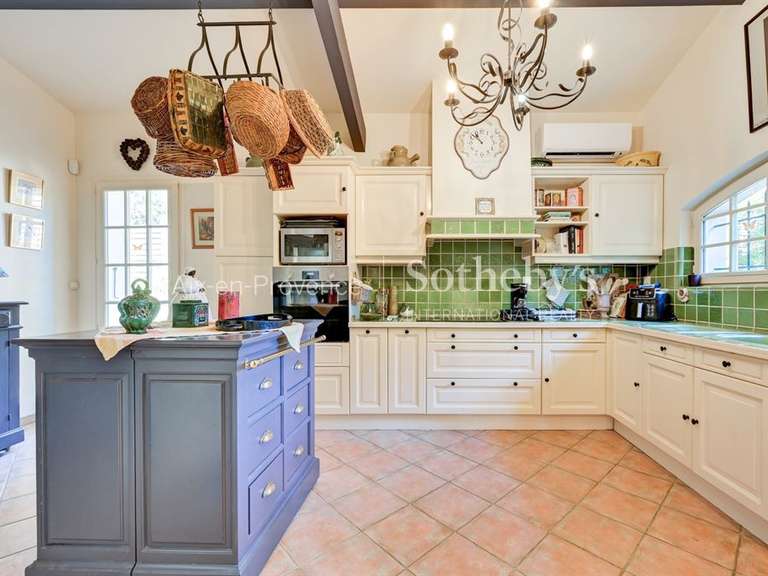 Maison Saint-Marc-Jaumegarde - 6 chambres - 300m²