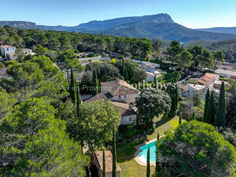 Maison Saint-Marc-Jaumegarde - 6 chambres - 300m²