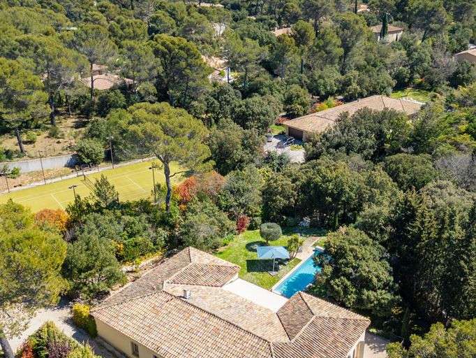 Maison Saint-Marc-Jaumegarde - 4 chambres - 222m²