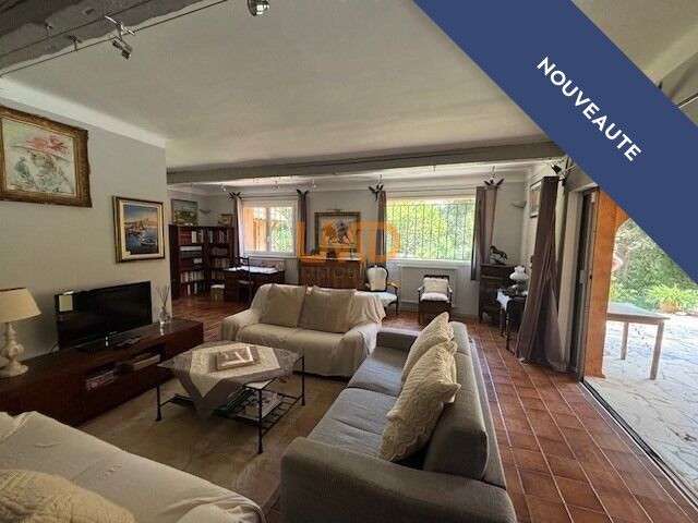 Maison Saint-Marc-Jaumegarde - 5 chambres - 240m²