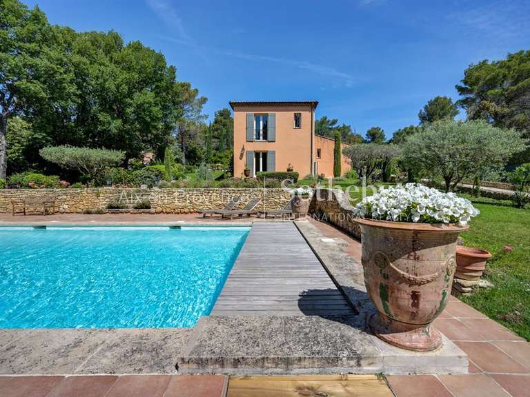 House Saint-Marc-Jaumegarde - 5 bedrooms - 334m²