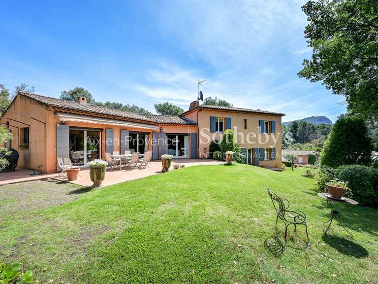 House Saint-Marc-Jaumegarde - 5 bedrooms - 334m²