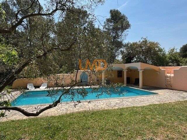 Maison Saint-Marc-Jaumegarde - 5 chambres - 240m²
