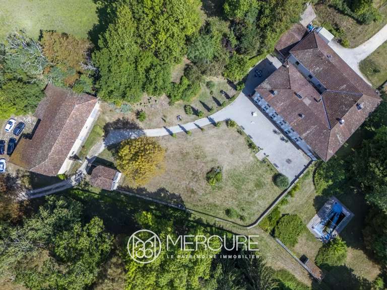 Maison Saint-Marcellin - 8 chambres - 739m²