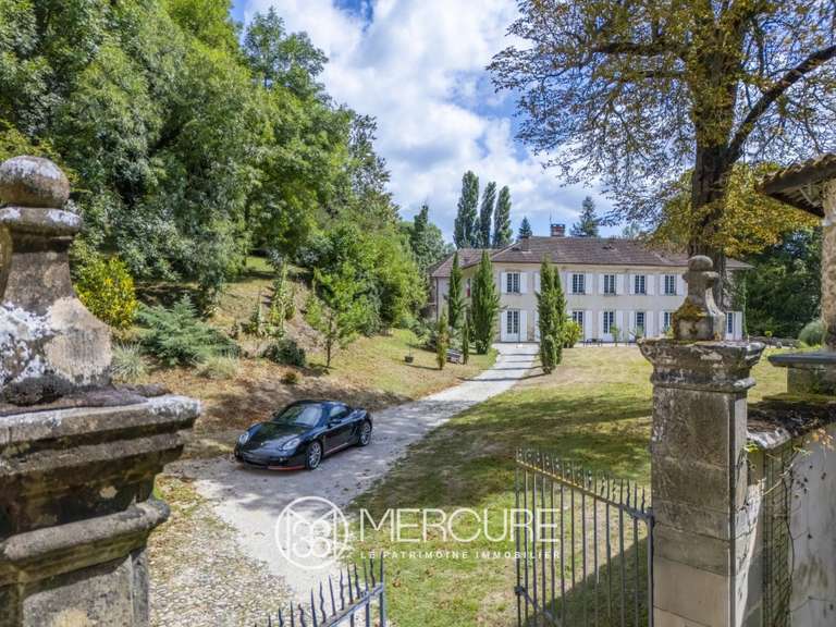 Maison Saint-Marcellin - 8 chambres - 739m²
