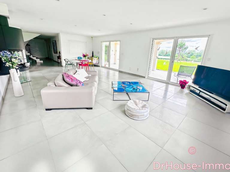 Villa Saint-Martin-Belle-Roche - 4 chambres - 210m²