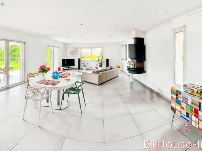 Villa Saint-Martin-Belle-Roche - 4 chambres - 210m²