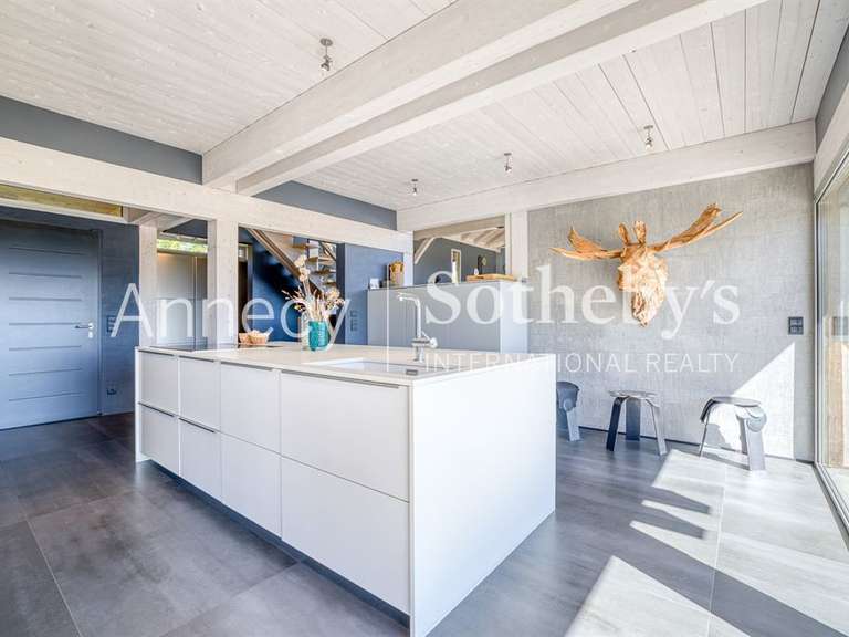 Maison Saint-Martin-Bellevue - 5 chambres - 340m²