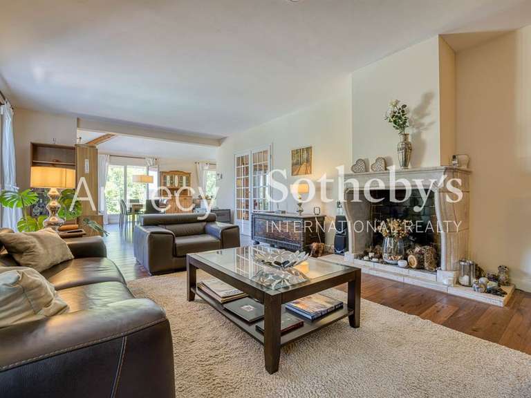 Maison Saint-Martin-Bellevue - 3 chambres - 235m²