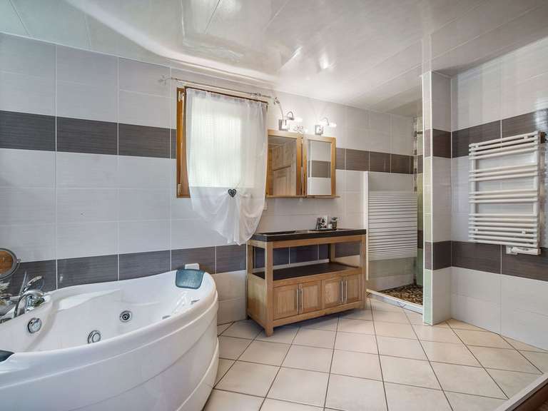 Maison Saint-Martin-de-Belleville - 4 chambres - 199m²