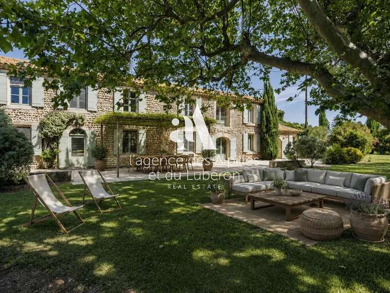 Maison Saint-Martin-de-Crau - 452m²
