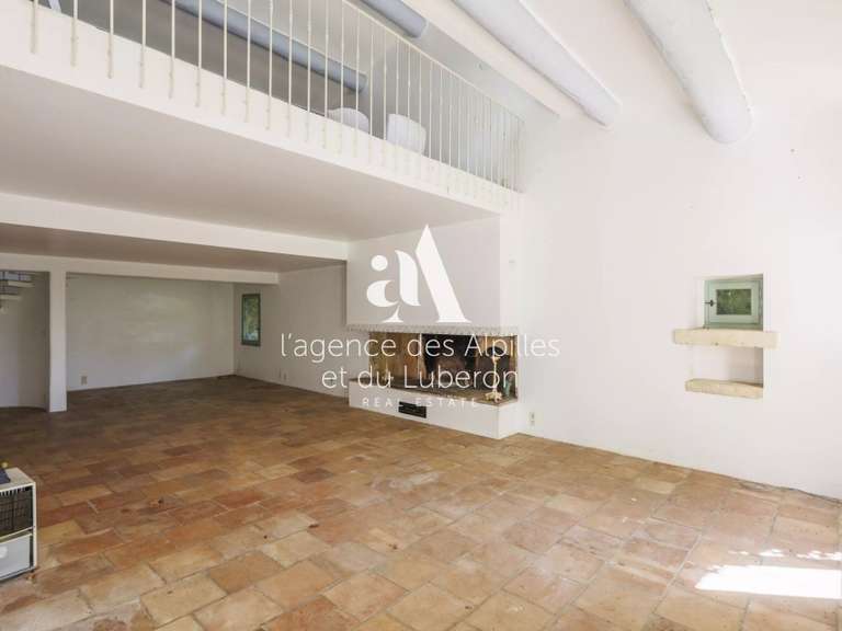 Maison Saint-Martin-de-Crau - 452m²