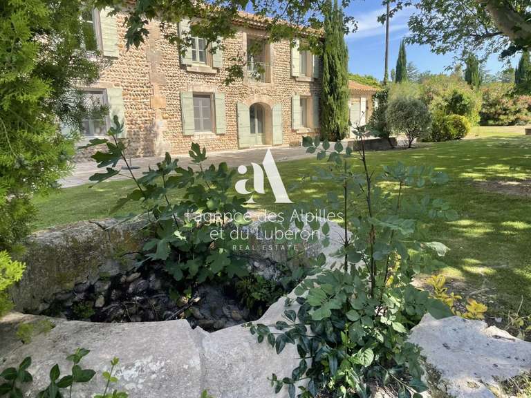 Maison Saint-Martin-de-Crau - 452m²