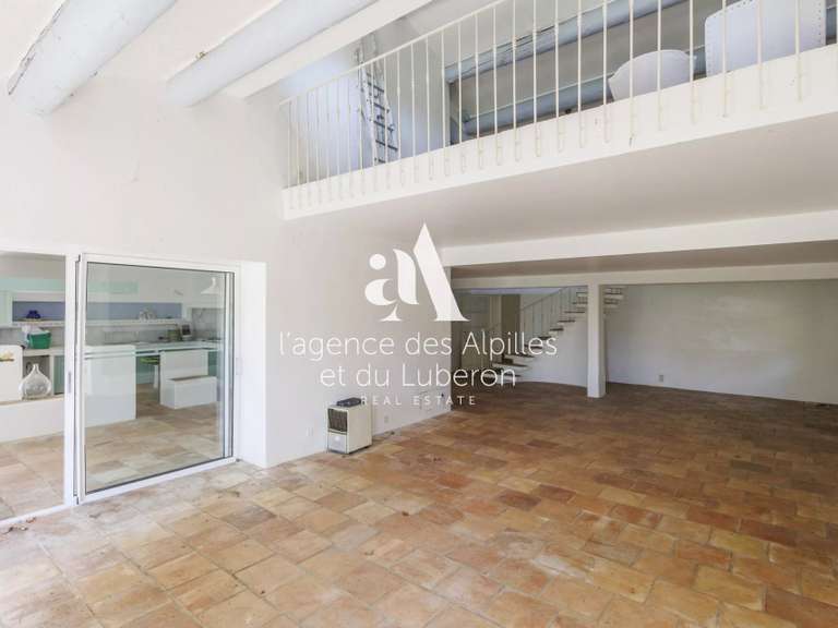 Maison Saint-Martin-de-Crau - 452m²