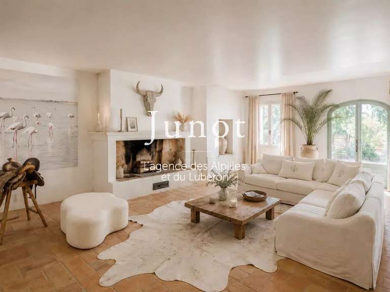 Maison Saint-Martin-de-Crau - 452m²