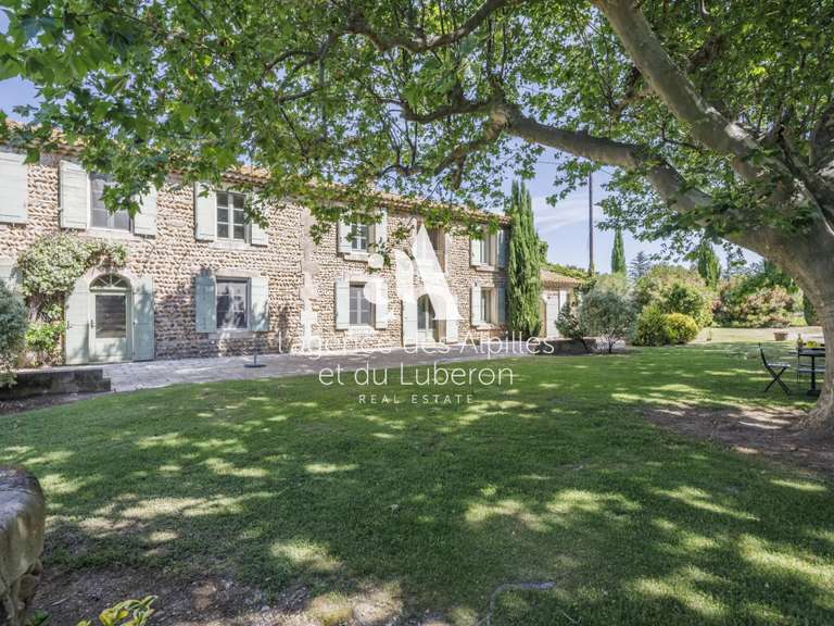 Maison Saint-Martin-de-Crau - 452m²