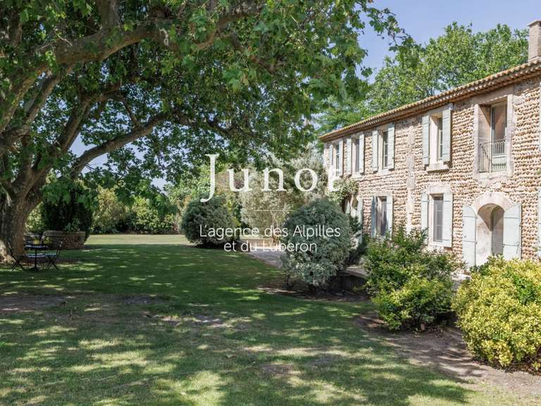 Maison Saint-Martin-de-Crau - 452m²
