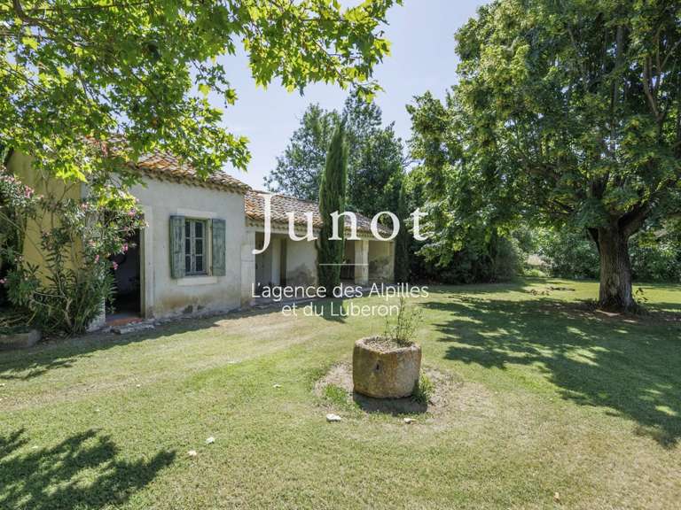 Maison Saint-Martin-de-Crau - 452m²