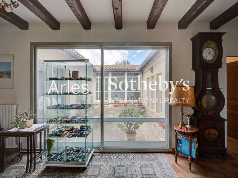 House Saint-Martin-de-Crau - 5 bedrooms - 330m²