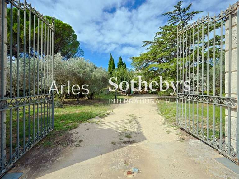 House Saint-Martin-de-Crau - 5 bedrooms - 330m²