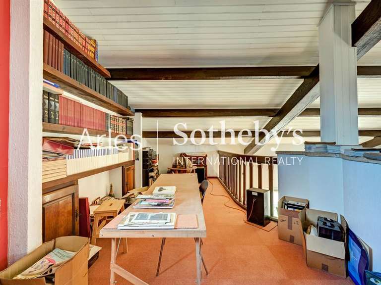 House Saint-Martin-de-Crau - 5 bedrooms - 330m²