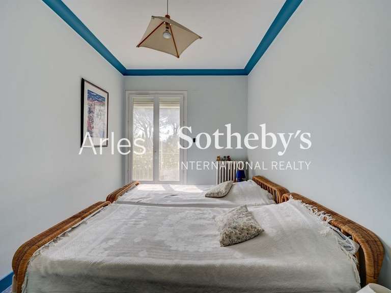 House Saint-Martin-de-Crau - 5 bedrooms - 330m²