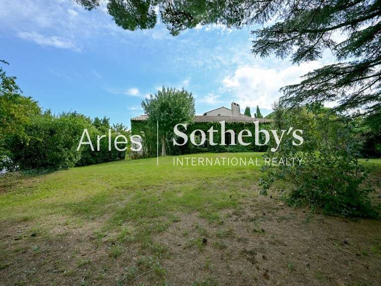 House Saint-Martin-de-Crau - 5 bedrooms - 330m²