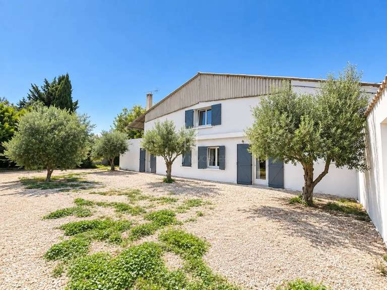 Maison Saint-Martin-de-Crau - 2 chambres - 130m²