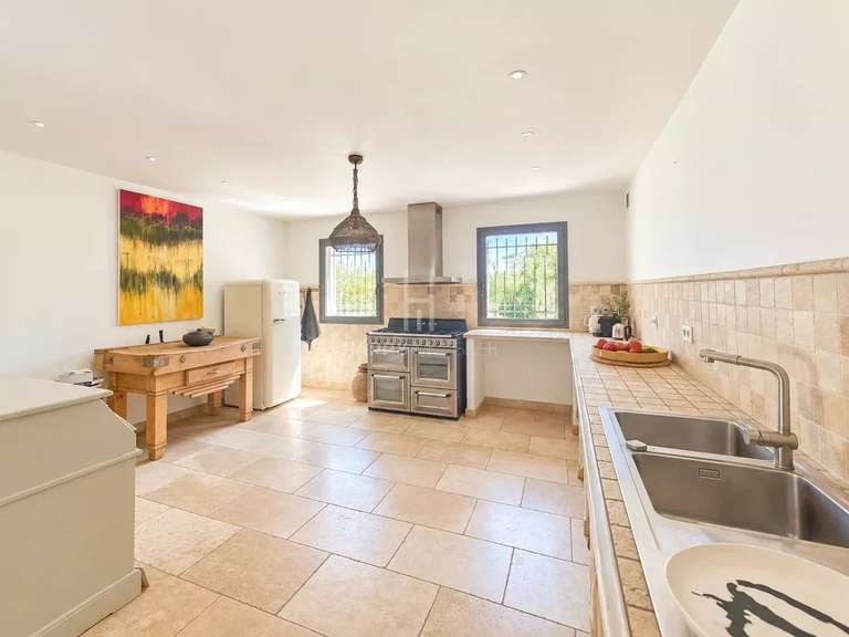 Maison Saint-Martin-de-Crau - 2 chambres - 130m²