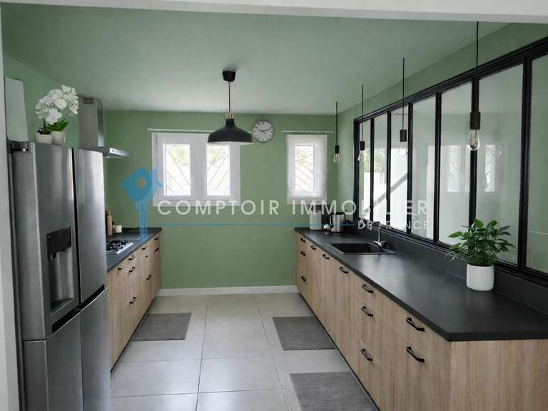 Villa Saint-Martin-de-Crau - 3 chambres - 90m²