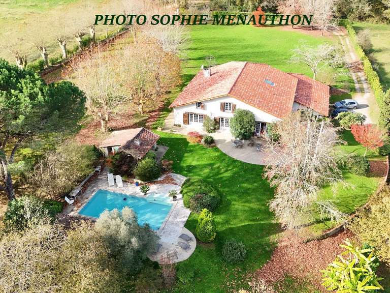 Bien atypique Saint-Martin-de-Seignanx - 8 chambres - 292m²