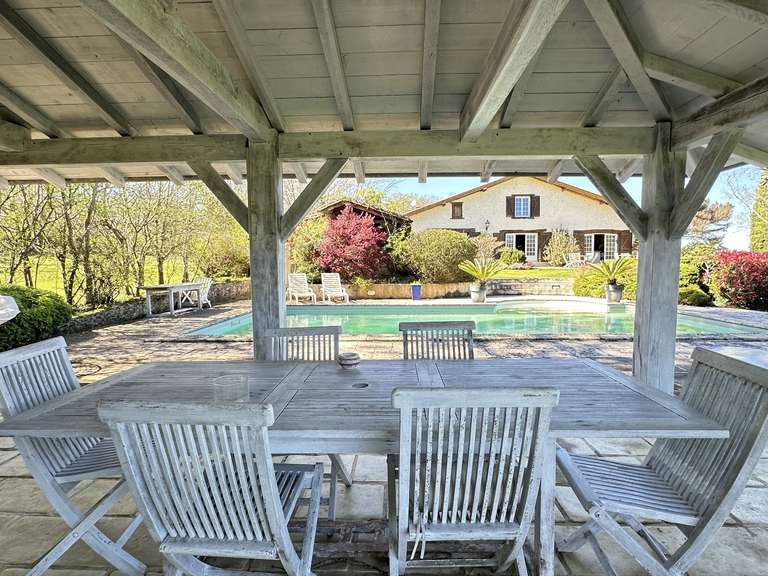 Bien atypique Saint-Martin-de-Seignanx - 8 chambres - 292m²