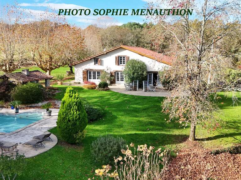 Bien atypique Saint-Martin-de-Seignanx - 8 chambres - 292m²