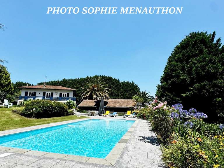 Propriété Saint-Martin-de-Seignanx - 4 chambres - 223m²